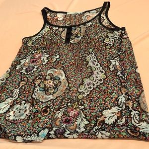 Floral top. Size M.